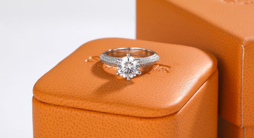 預算有限？沒關係，1 萬元以下的價格範圍內找到完美的求婚戒指！
